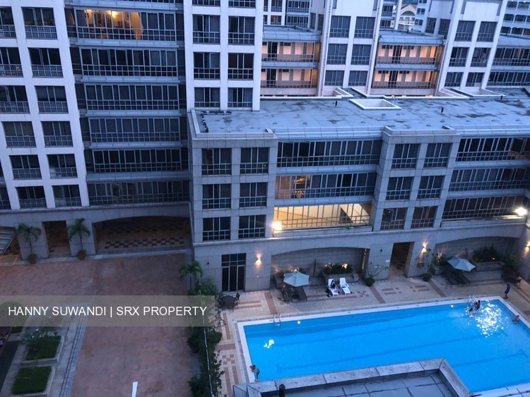 UE Square thumbnail photo